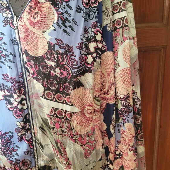 Chicos Reversible Floral Print Bomber Jacket With Zipper Closure & Elastic Cuffs - Picture 3 of 9